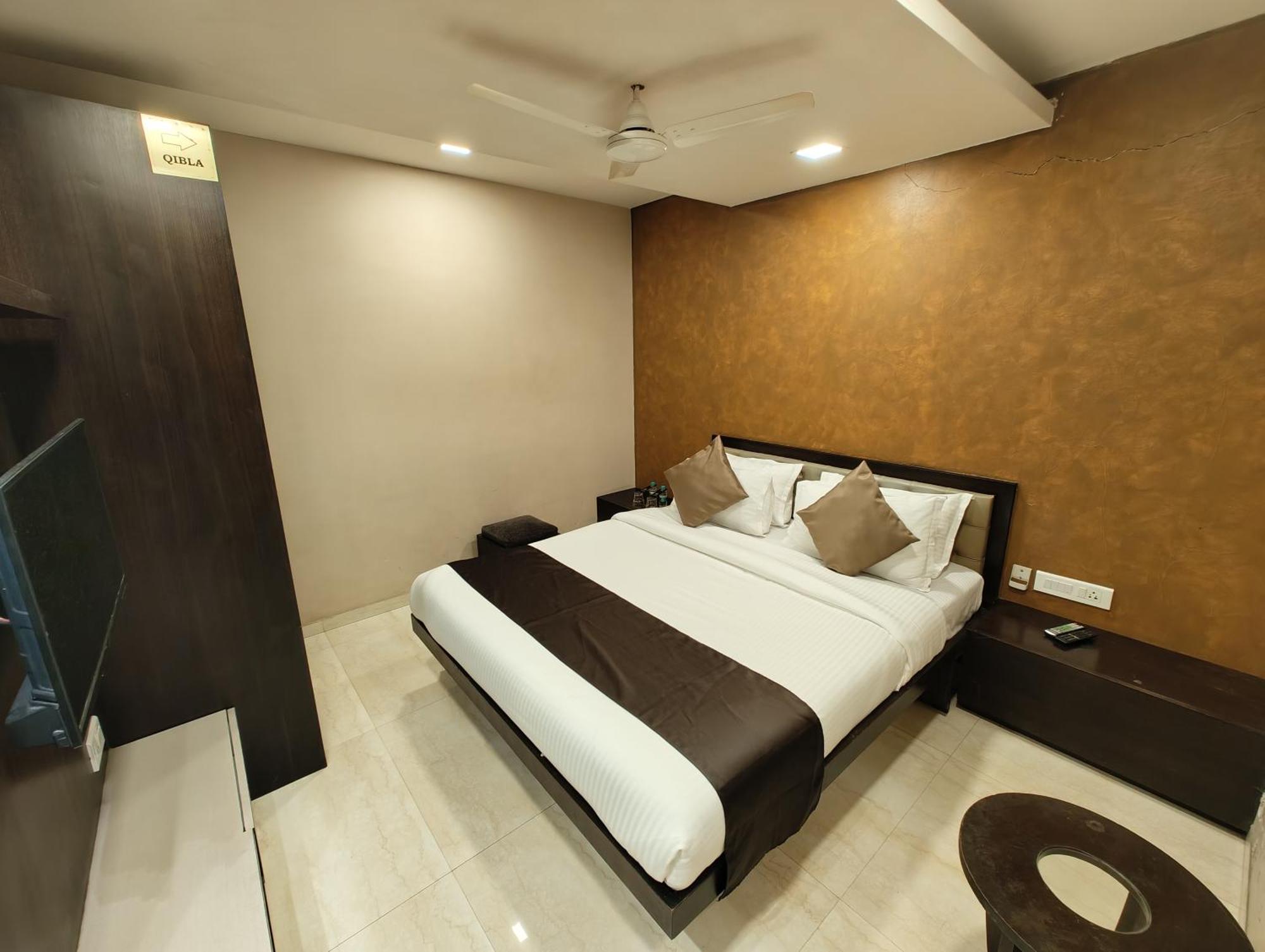 The Majlis Hotel - Colaba Mumbai Exterior foto