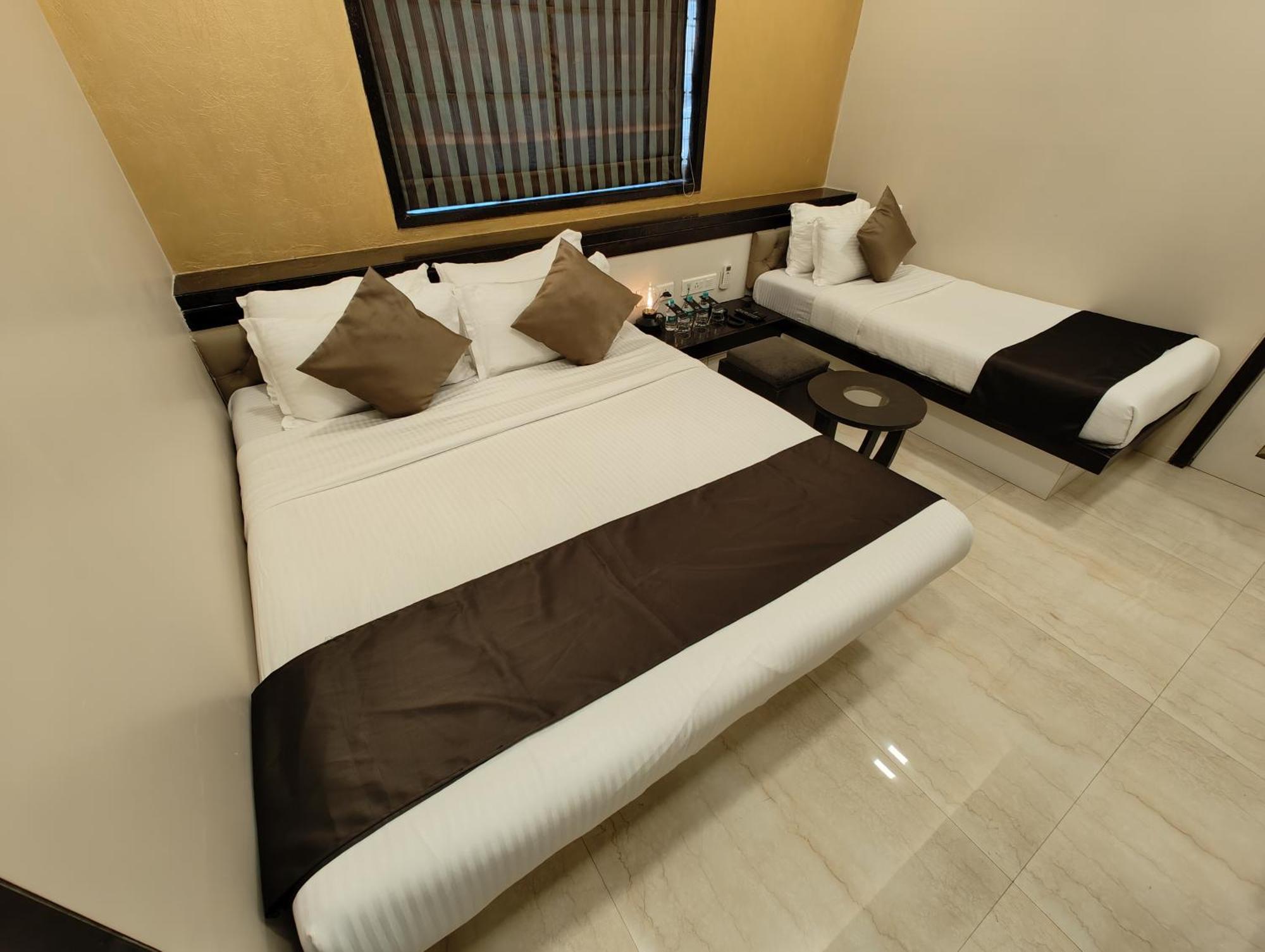 The Majlis Hotel - Colaba Mumbai Exterior foto