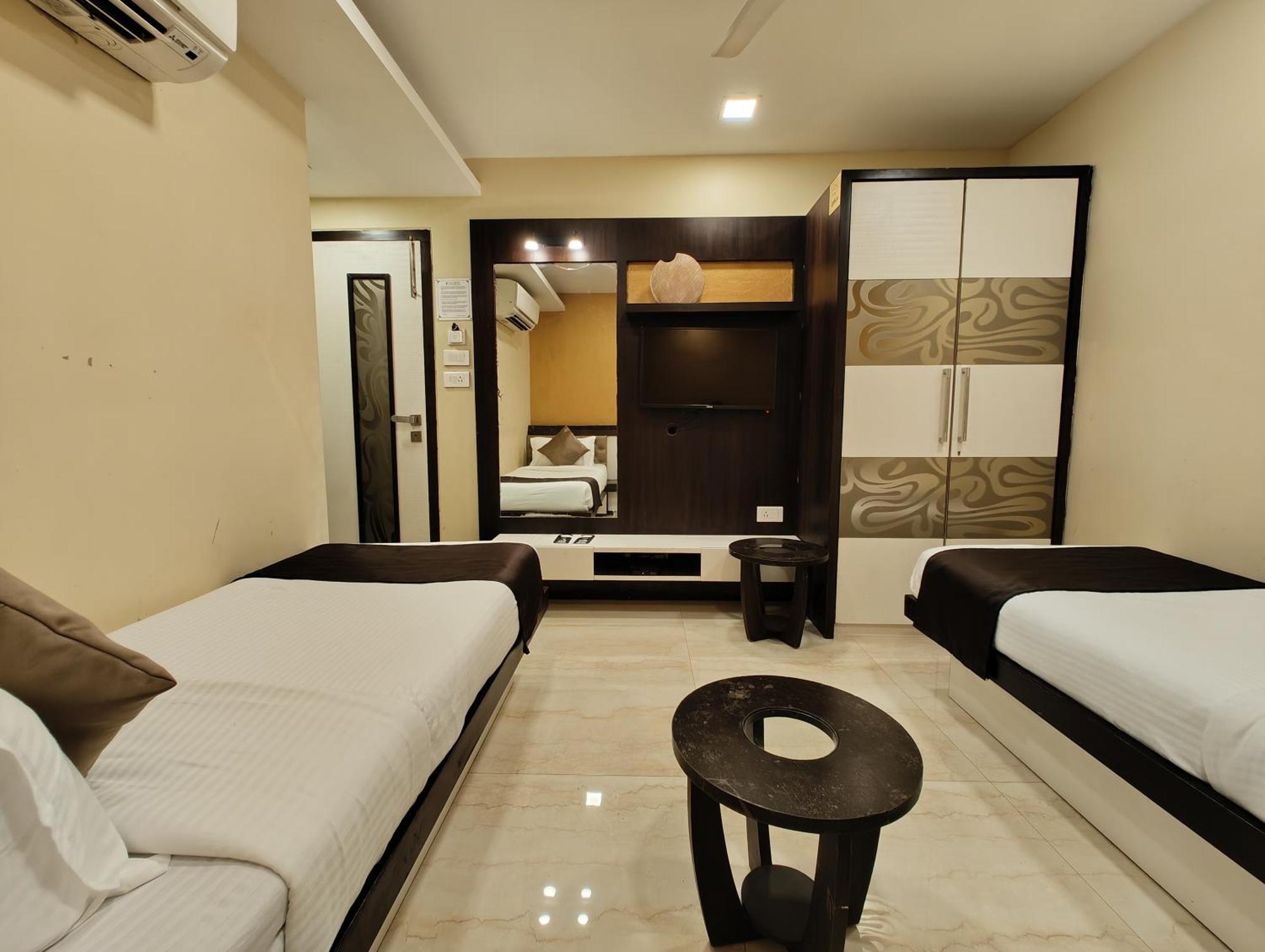 The Majlis Hotel - Colaba Mumbai Exterior foto