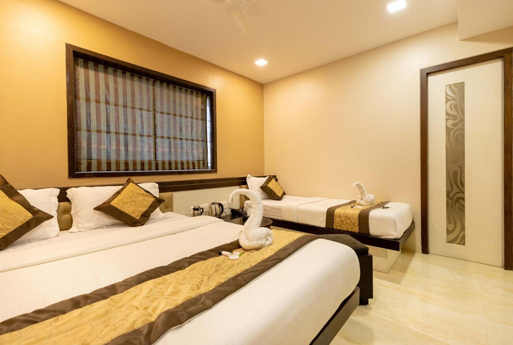 The Majlis Hotel - Colaba Mumbai Exterior foto