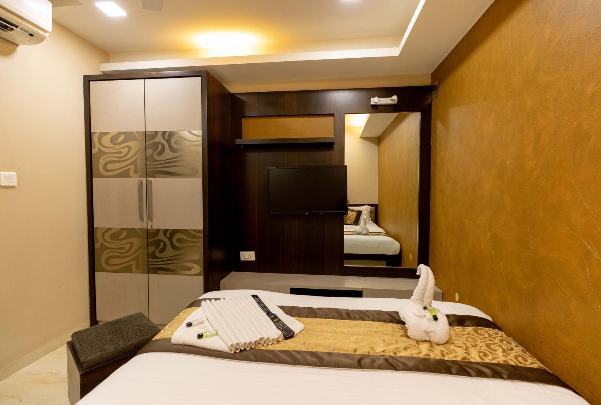 The Majlis Hotel - Colaba Mumbai Exterior foto